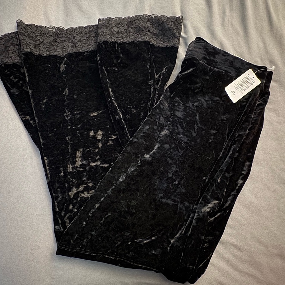 Torrid Full Length Velvet Pants 2
Flare Lace Trim Pocket Legging 18 20 - Picture 6 of 9